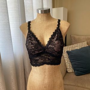 BLACK LACE PADDED BRALET